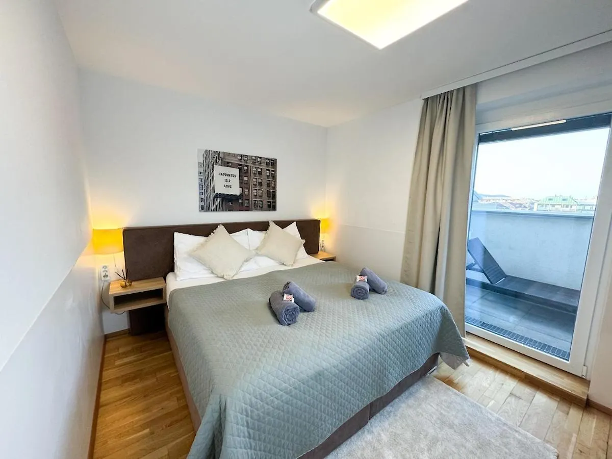 Free Parking - Cityview Apartment - Rooftop-Terrace - Central Station Wien
