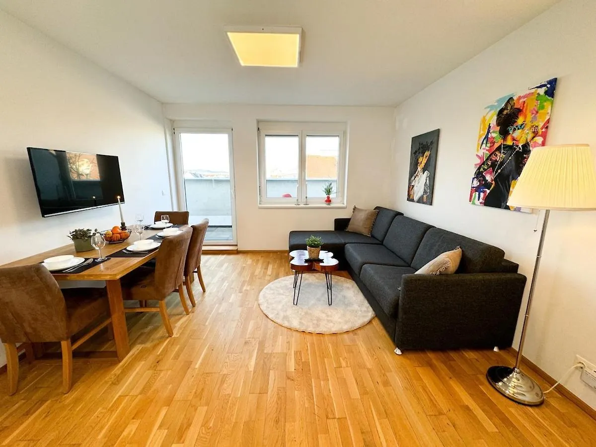 Free Parking - Cityview Apartment - Rooftop-Terrace - Central Station Vienna Austria