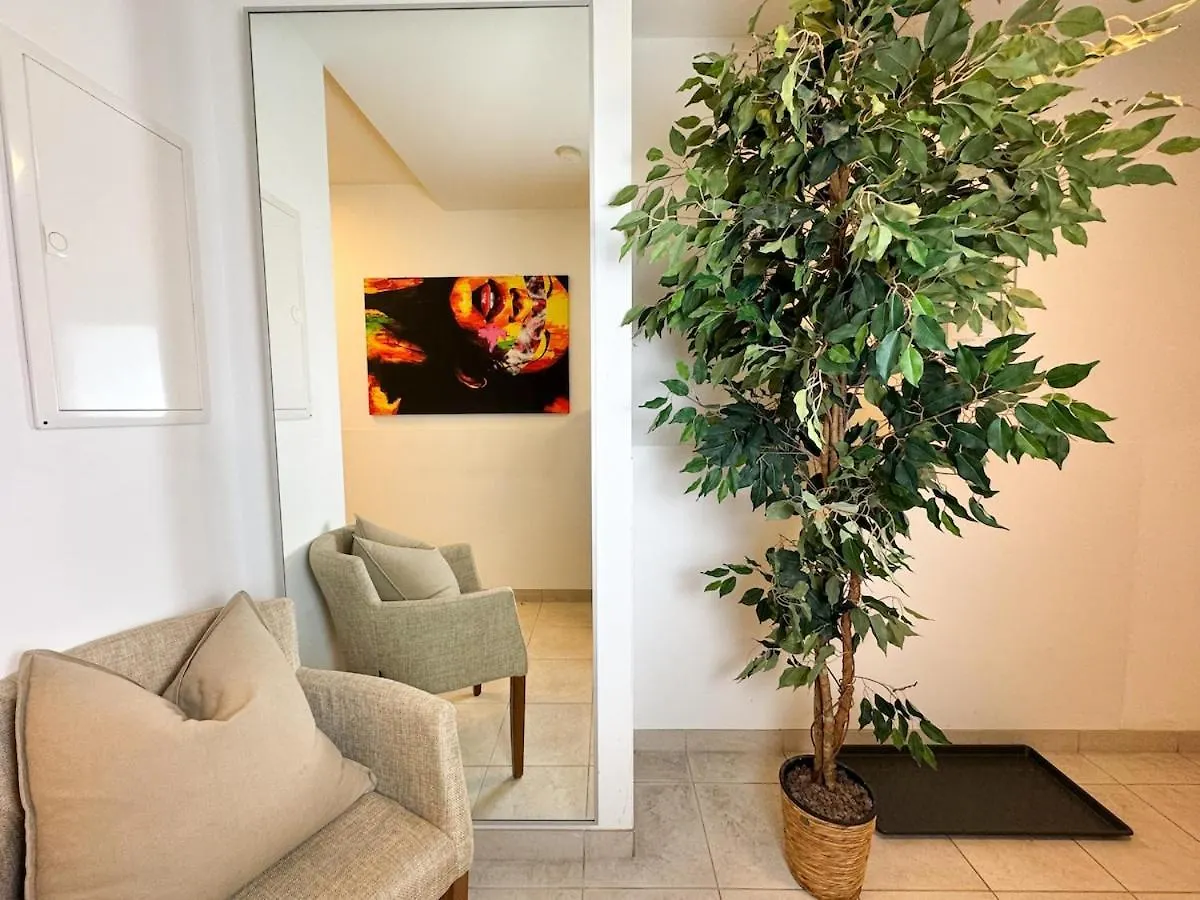 Free Parking - Cityview Apartment - Rooftop-Terrace - Central Station Vienna 0*,  Austria