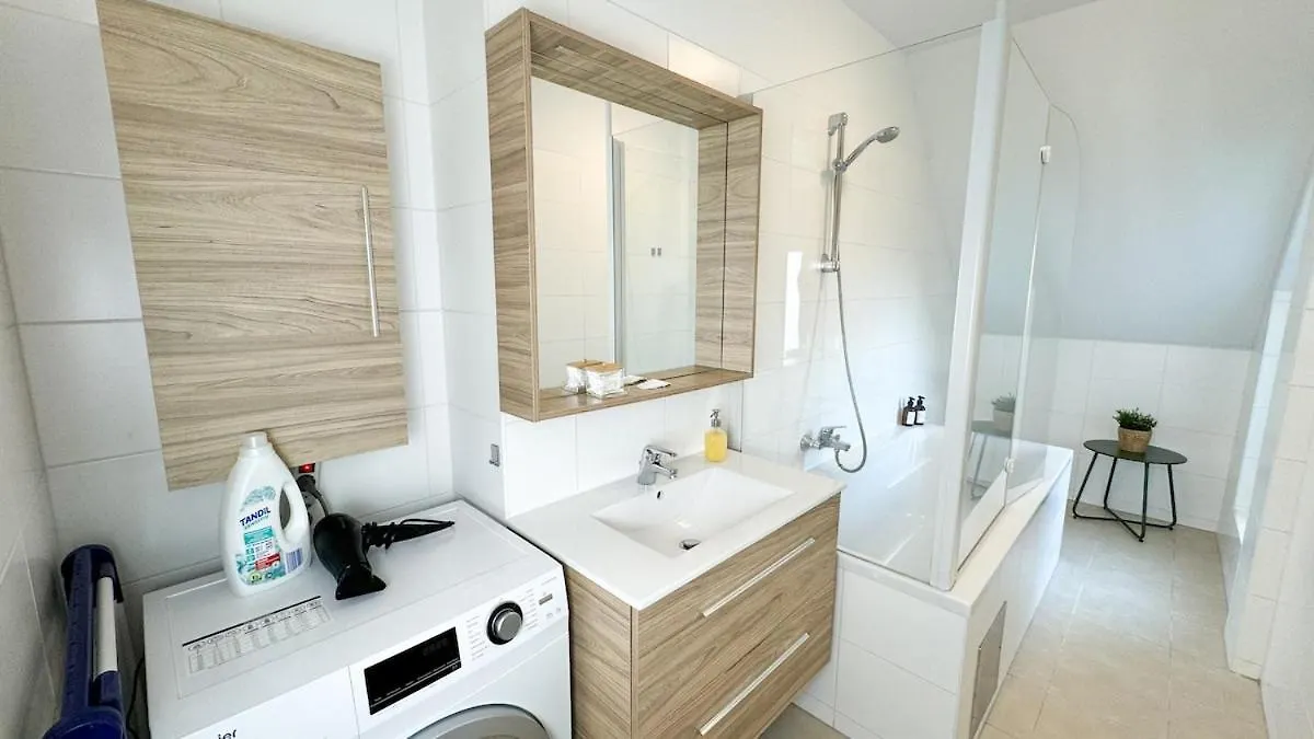 Free Parking - Cityview Apartment - Rooftop-Terrace - Central Station Vienna