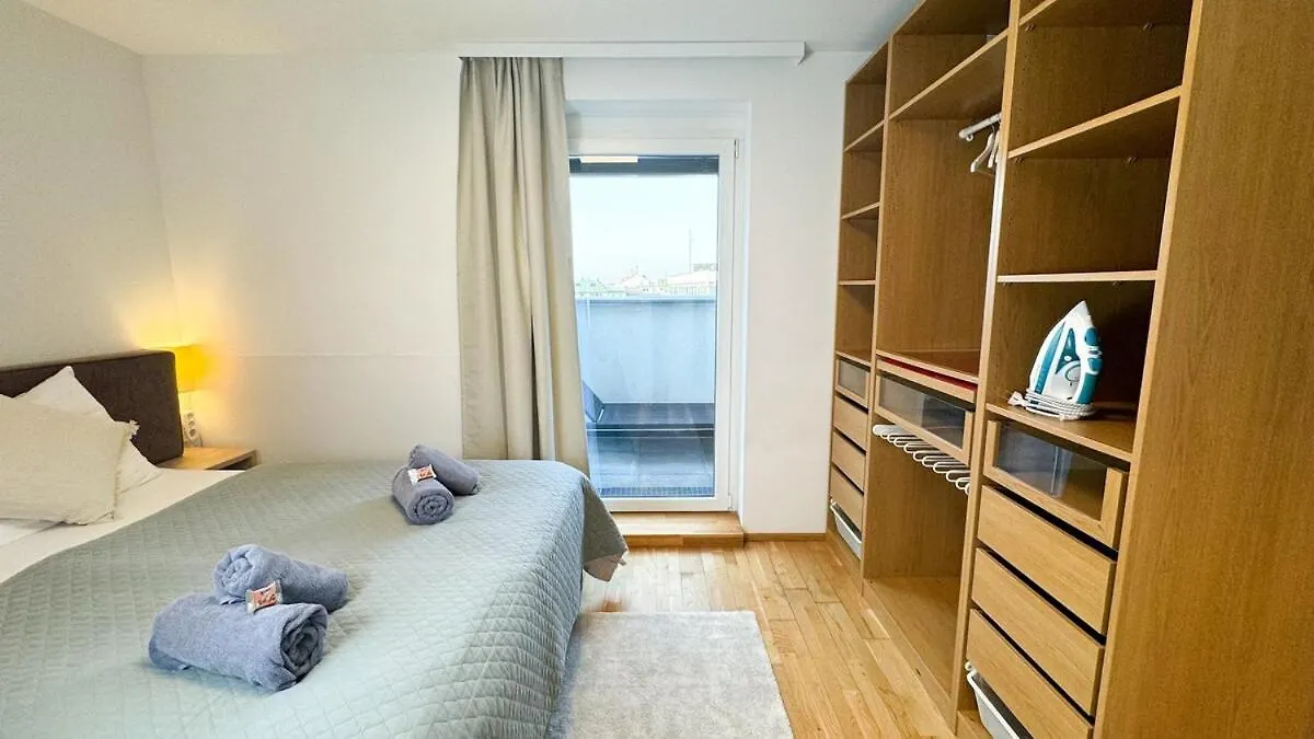 Free Parking - Cityview Apartment - Rooftop-Terrace - Central Station Vienna Austria